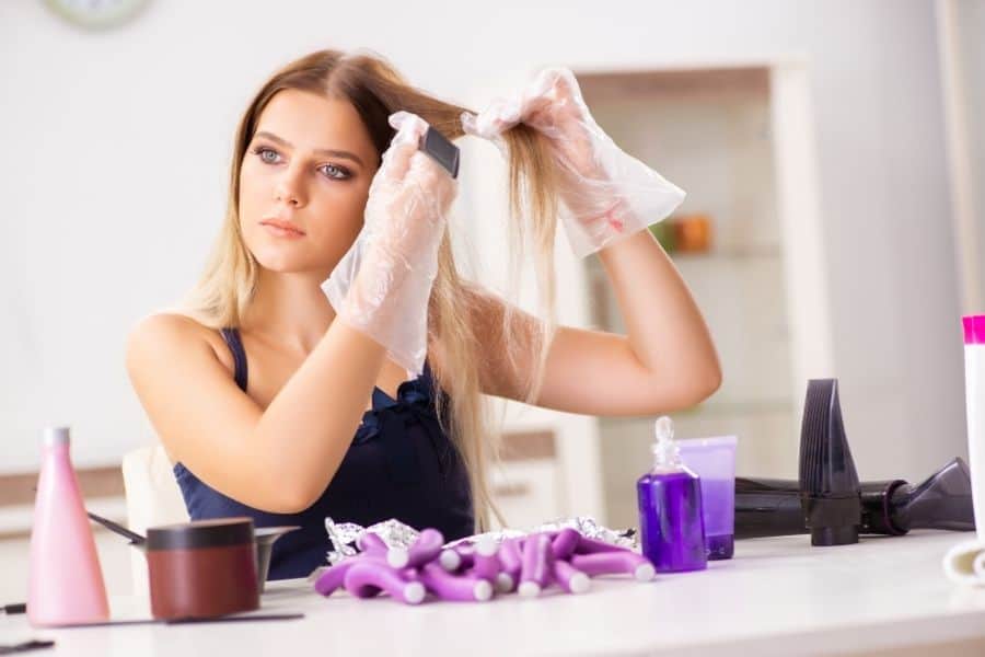 woman dyeing hair