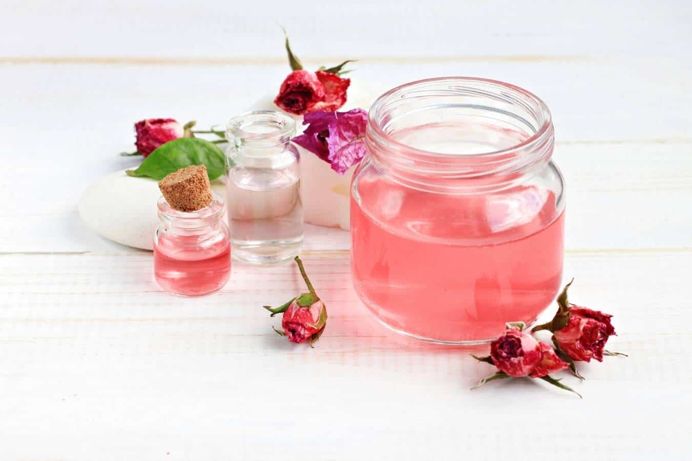 Ways To Use Rose Water on Hair