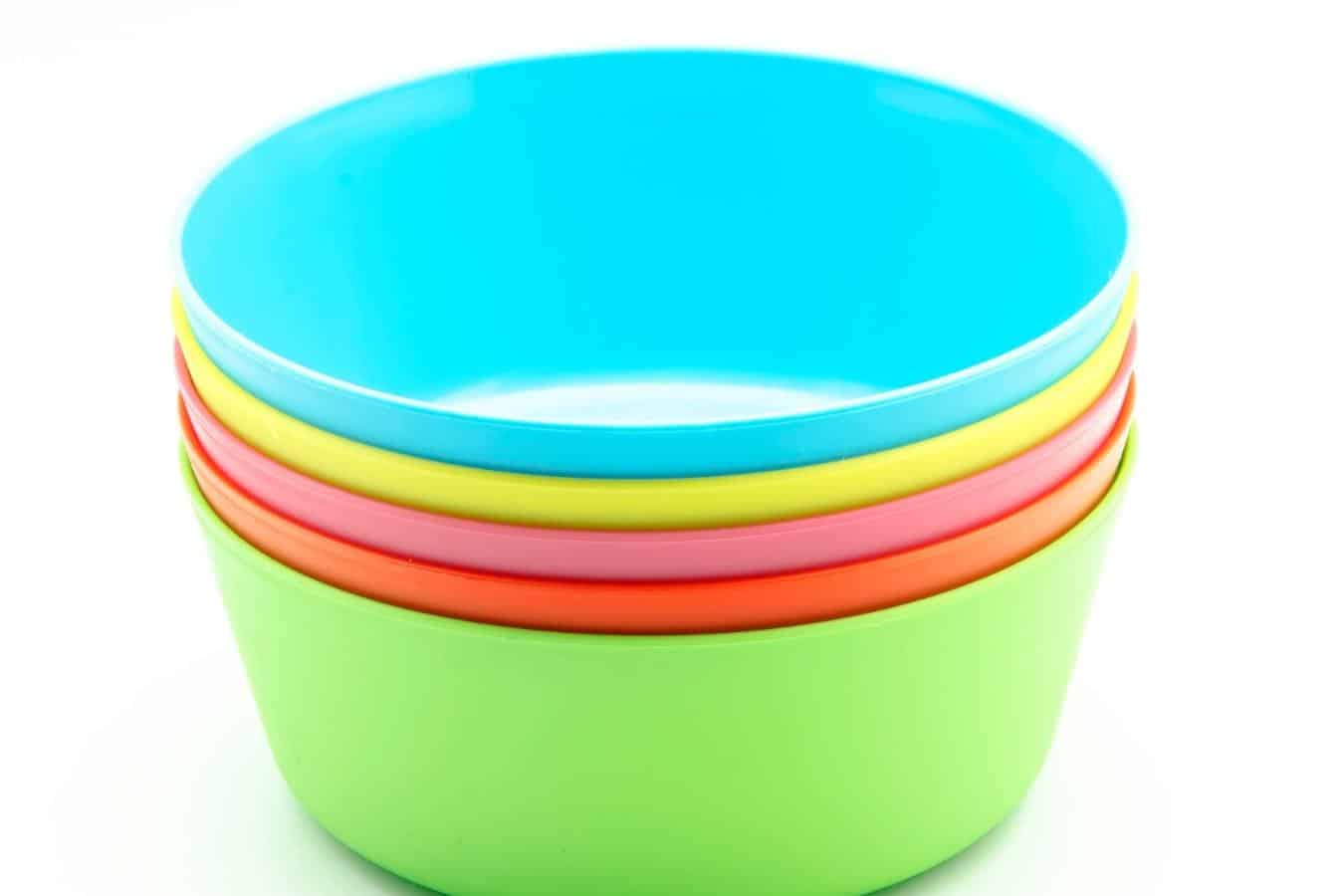assorted colored plastic bowls