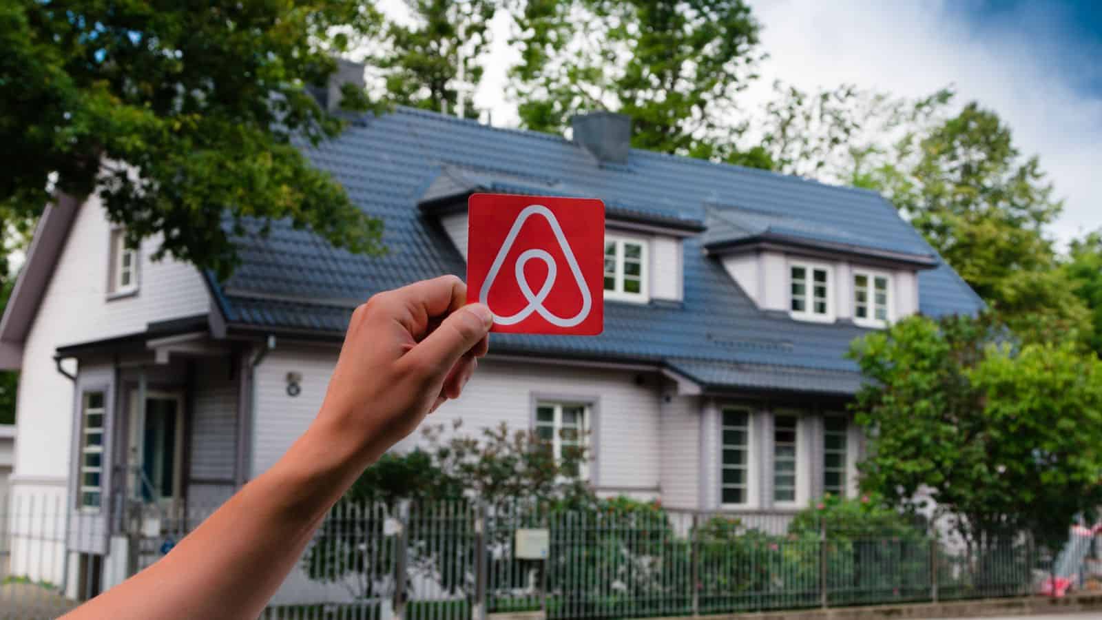 Airbnb – Greedy Owners AlesiaKan _ Shutterstock.com